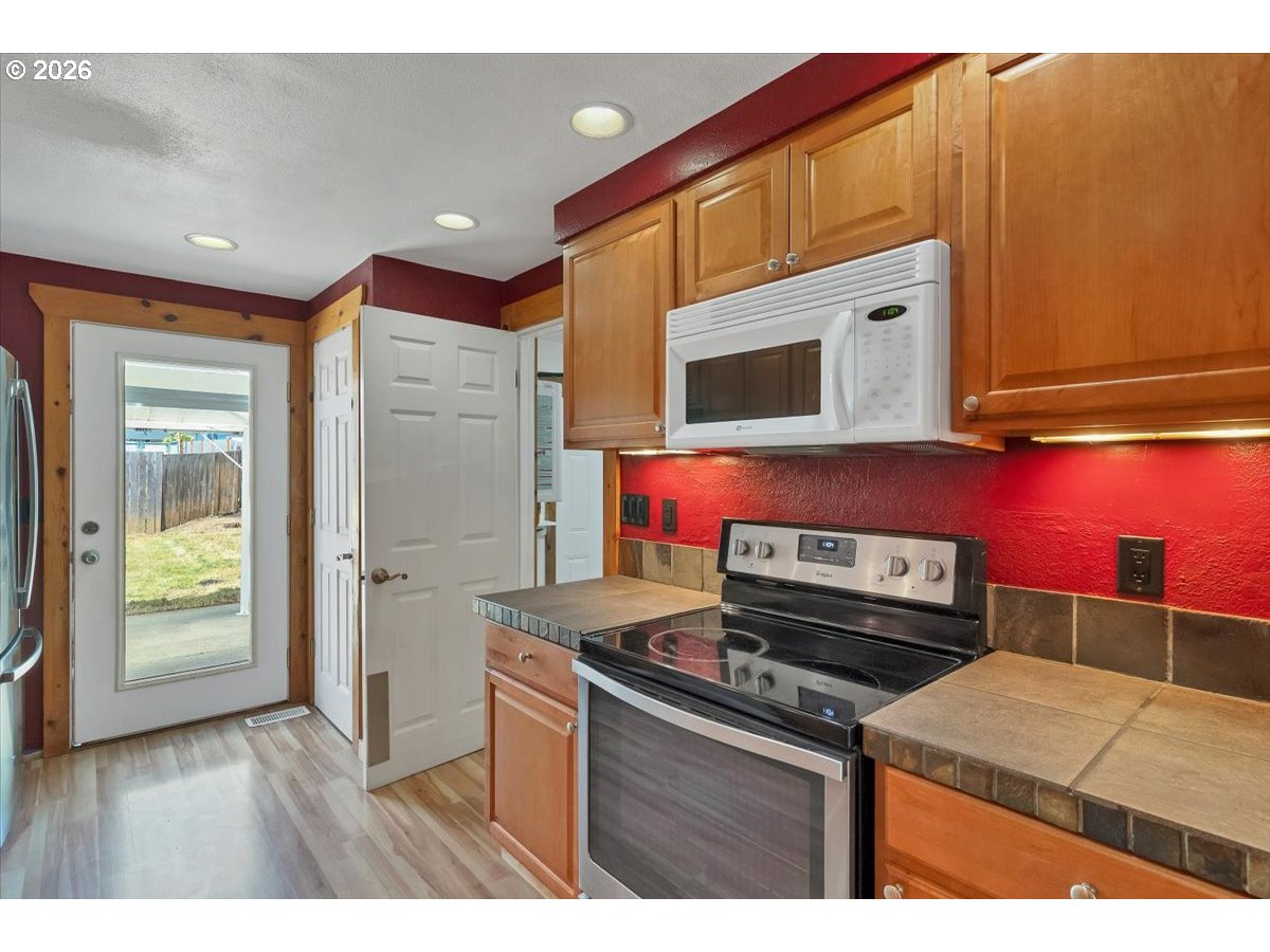 4335 Lone Oak Road Southeast Salem, OR 97302 - Photo 13 of 35