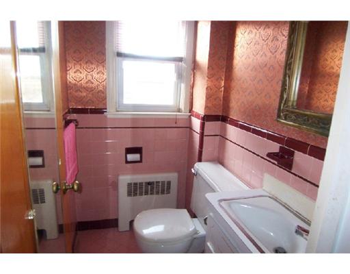 13 Carpathia Road Cranston, RI 02920 - Photo 8 of 11 Bathroom.