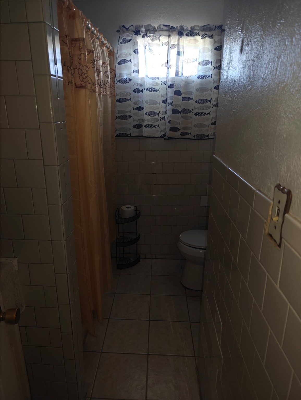 5874 Westover Street Houston, TX 77033 - Photo 4 of 7 a bathroom with a toilet and a shower