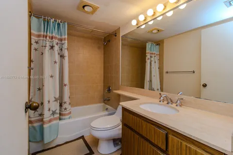 $1,200,000 | 251 Crandon Boulevard, Unit 237, Key Biscayne, FL 33149