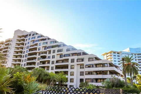 $1,200,000 | 251 Crandon Boulevard, Unit 237, Key Biscayne, FL 33149