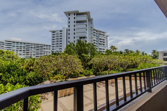 $1,200,000 | 251 Crandon Boulevard, Unit 237, Key Biscayne, FL 33149