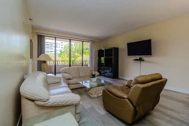 $1,200,000 | 251 Crandon Boulevard, Unit 237, Key Biscayne, FL 33149