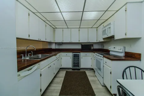 $1,200,000 | 251 Crandon Boulevard, Unit 237, Key Biscayne, FL 33149