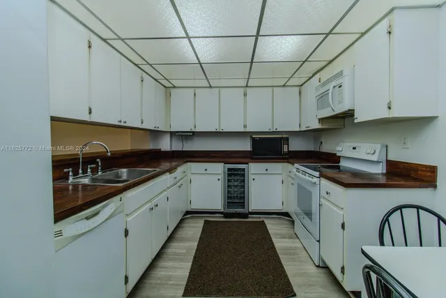 $1,200,000 | 251 Crandon Boulevard, Unit 237, Key Biscayne, FL 33149