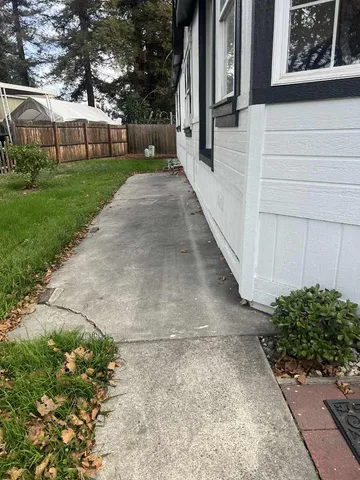 a view of a entrance gate of the house