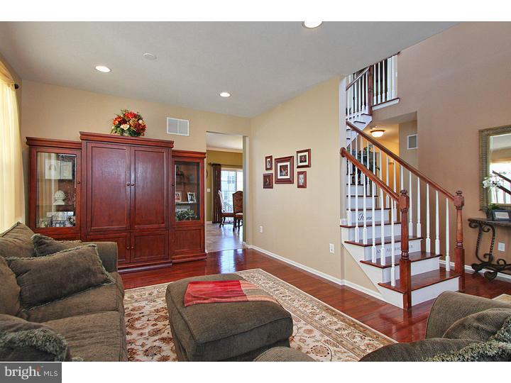 911 Denston Road Thorofare, NJ 08086 - Photo 3 of 17 Living Room