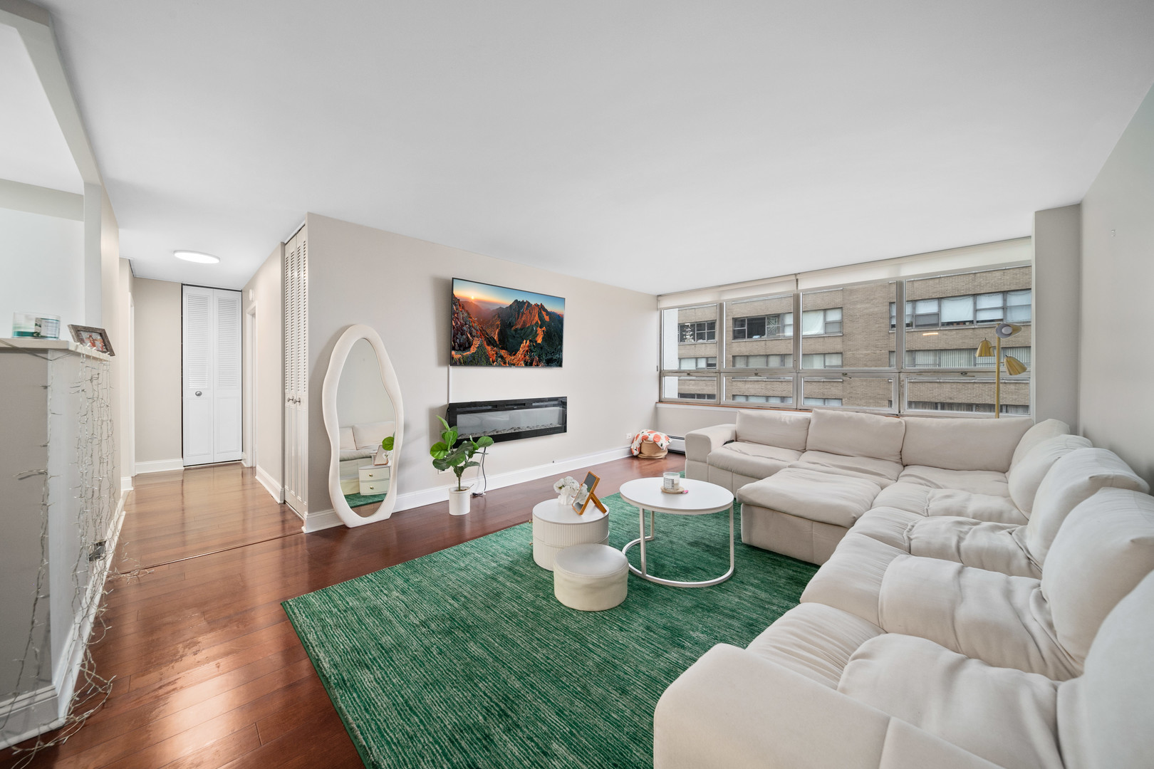 6171 North Sheridan Road, Unit 1106 Chicago, IL 60660 - Photo 2 of 24 Gallery Image 2