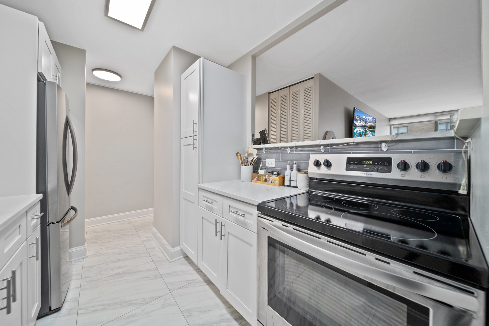 6171 North Sheridan Road, Unit 1106 Chicago, IL 60660 - Photo 5 of 24 Gallery Image 5