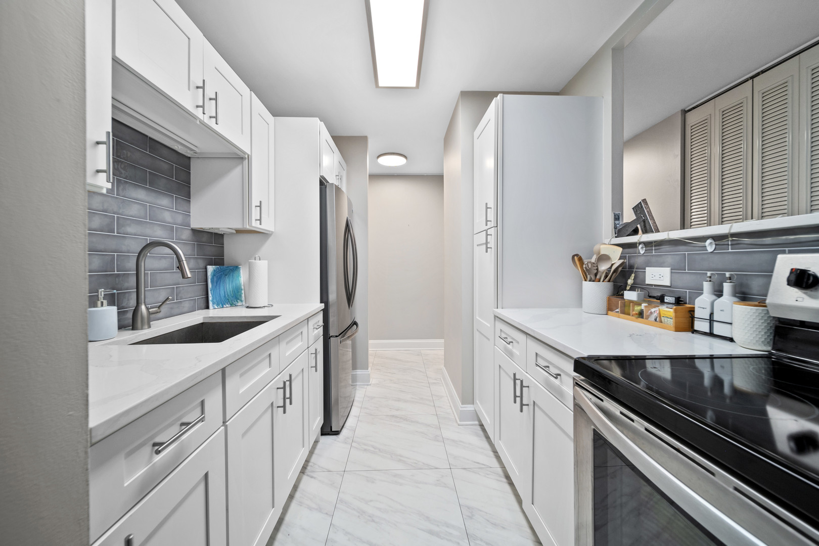 6171 North Sheridan Road, Unit 1106 Chicago, IL 60660 - Photo 6 of 24 Gallery Image 6