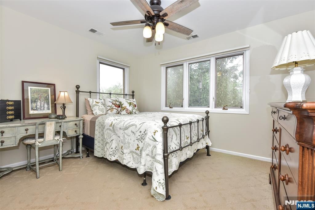 227 Westervelt Lane Mahwah, NJ 07430 - Photo 26 of 48