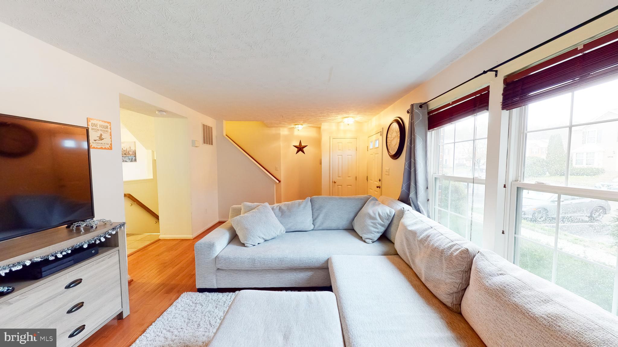 706 Summer Ridge Court Odenton, MD 21113 - Photo 4 of 53 Living room