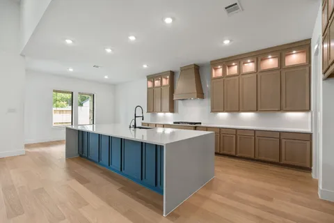 $700,000 | 2501 Barton Crk Trl Drive, Friendswood, TX 77546