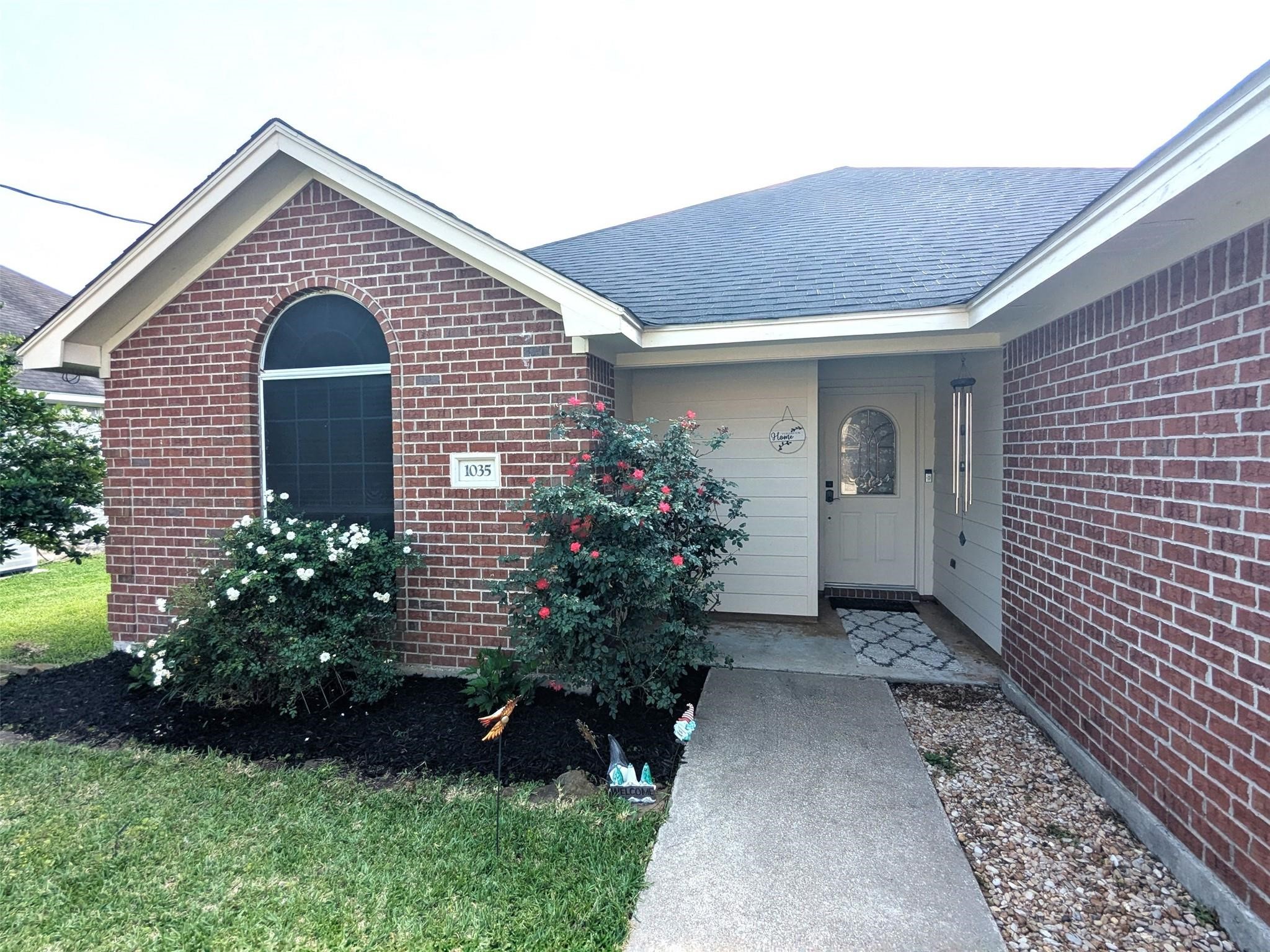 1035 North Colbert Street Dayton, TX 77535 - Photo 2 of 17 Inviting front entry.