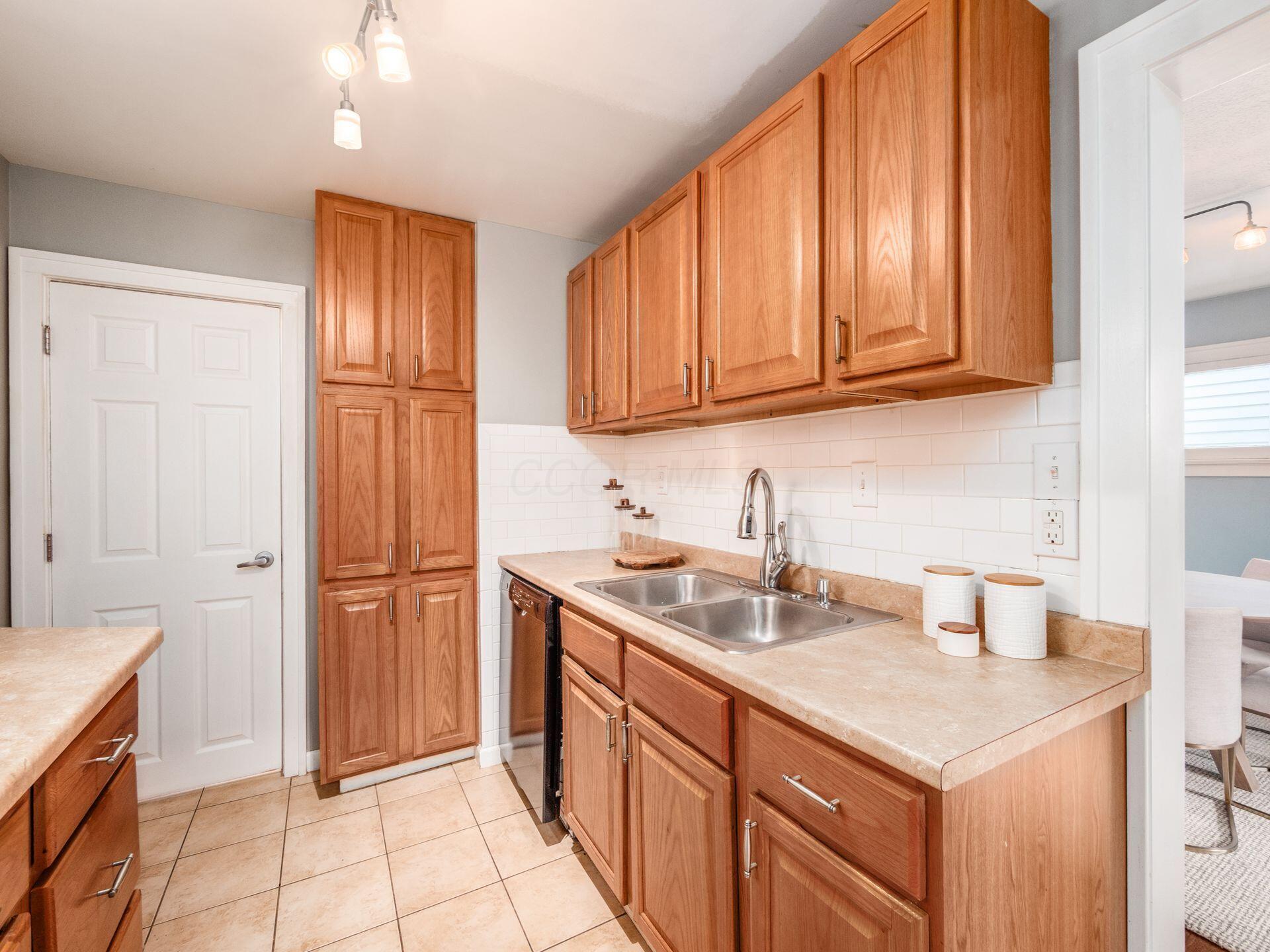 200 West Pacemont Road Columbus, OH 43202 - Photo 17 of 44 Kitchen