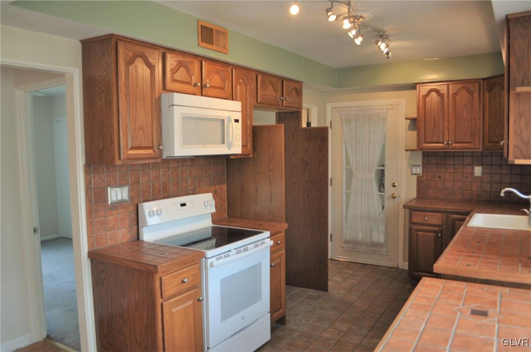 2024 Butztown Road Bethlehem, PA 18017 - Photo 15 of 29 Gallery Image 15