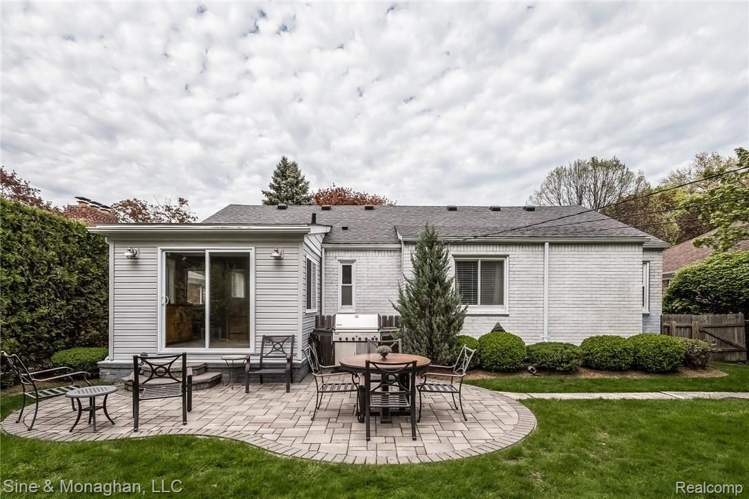 339 Ridgemont Road Grosse Pointe, MI 48236 - Photo 35 of 43 040-Rear_View-4139907-medium.jpg