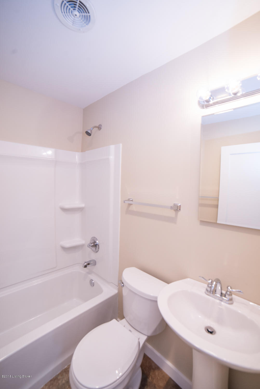 4106 Riedley Road Louisville, KY 40216 - Photo 21 of 39 Full Bath