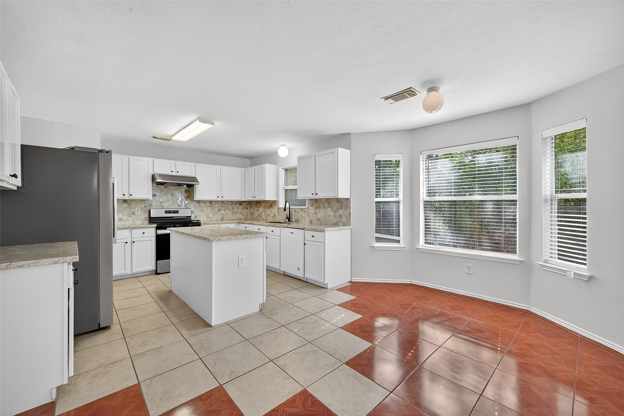 8366 Golf Green Circle Houston, TX 77036 - Photo 11 of 38