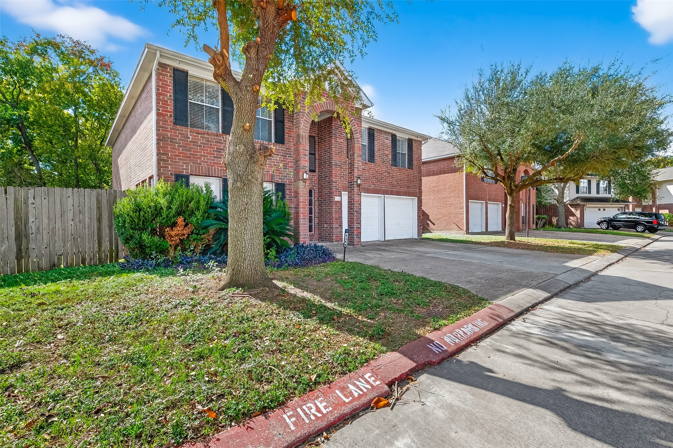 8366 Golf Green Circle Houston, TX 77036 - Photo 2 of 38