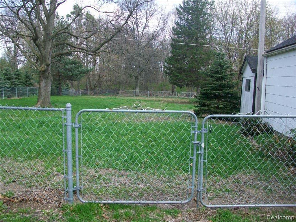 501 County Farm Road Howell, MI 48843 - Photo 13 of 22 back yard