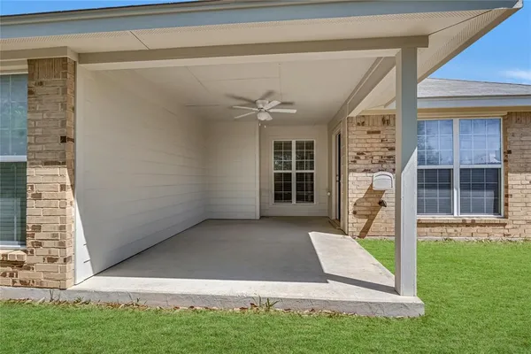 a view of outdoor space yard and porch