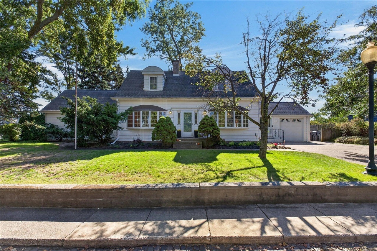 415 Ridgeway Street St. Joseph, MI 49085 - Photo 1 of 35 Gallery Image 1