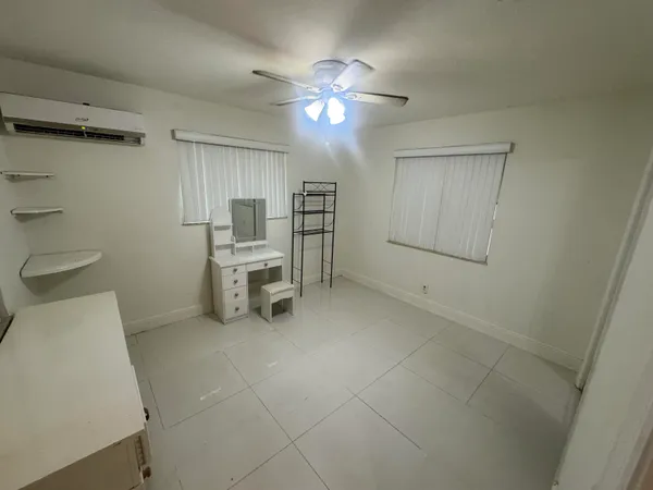 $1,300 | 2727 Polk Street, Unit 1, Hollywood, FL 33020