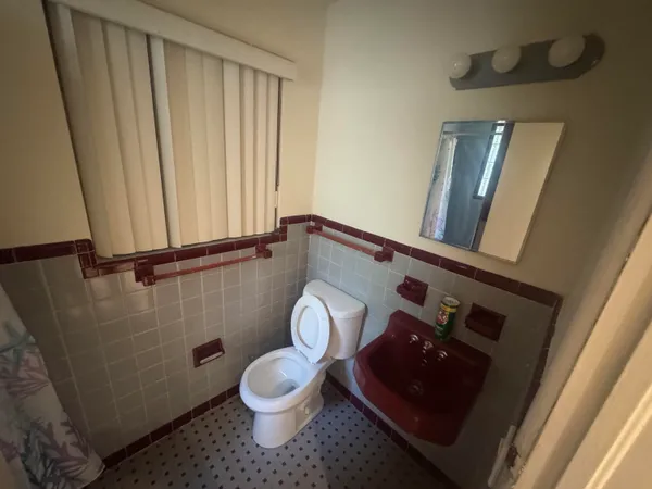 $1,300 | 2727 Polk Street, Unit 1, Hollywood, FL 33020