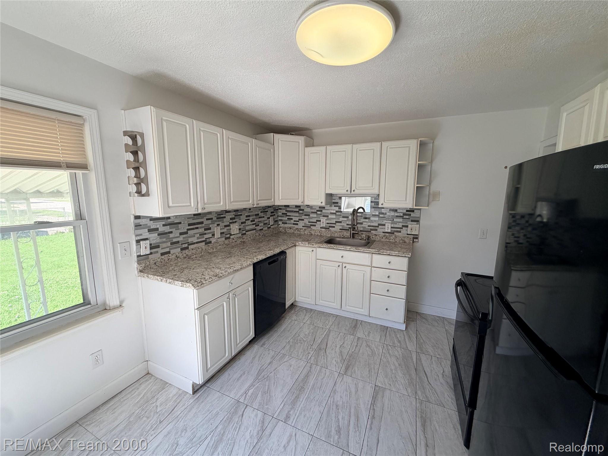 22959 Cleveland Street Dearborn, MI 48124 - Photo 3 of 12 IMG_5918.jpeg