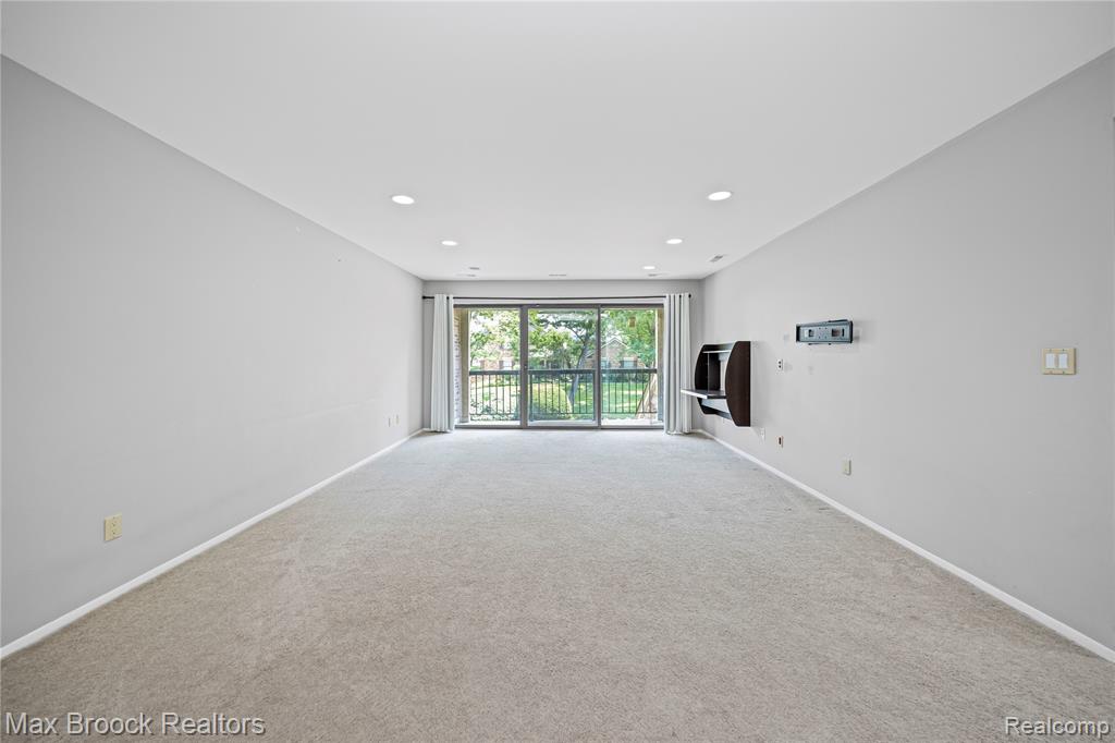 29664 Pine Ridge Circle Farmington Hills, MI 48331 - Photo 10 of 34