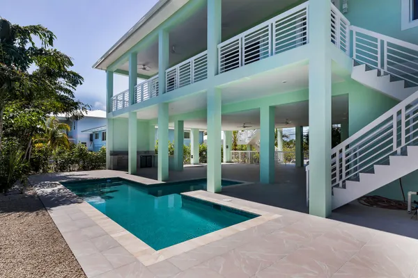 $1,780,000 | 518 Avenida Primiceria, Marathon, FL 33050