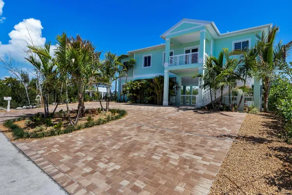 $1,780,000 | 518 Avenida Primiceria, Marathon, FL 33050