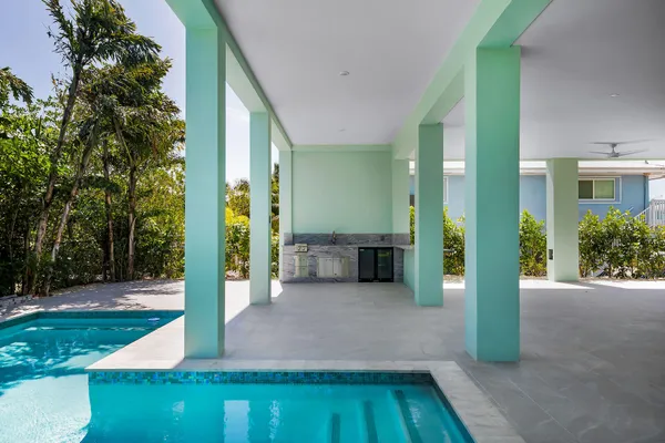 $1,780,000 | 518 Avenida Primiceria, Marathon, FL 33050