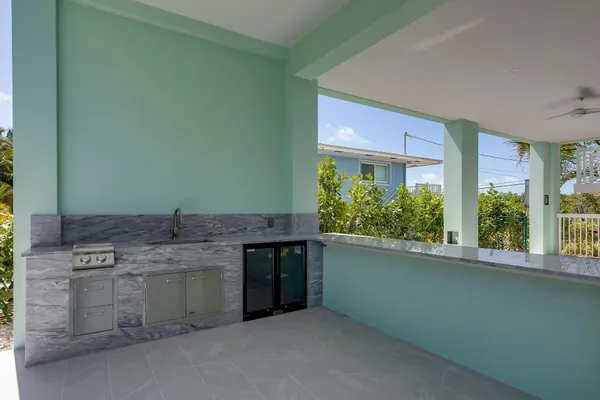 $1,780,000 | 518 Avenida Primiceria, Marathon, FL 33050