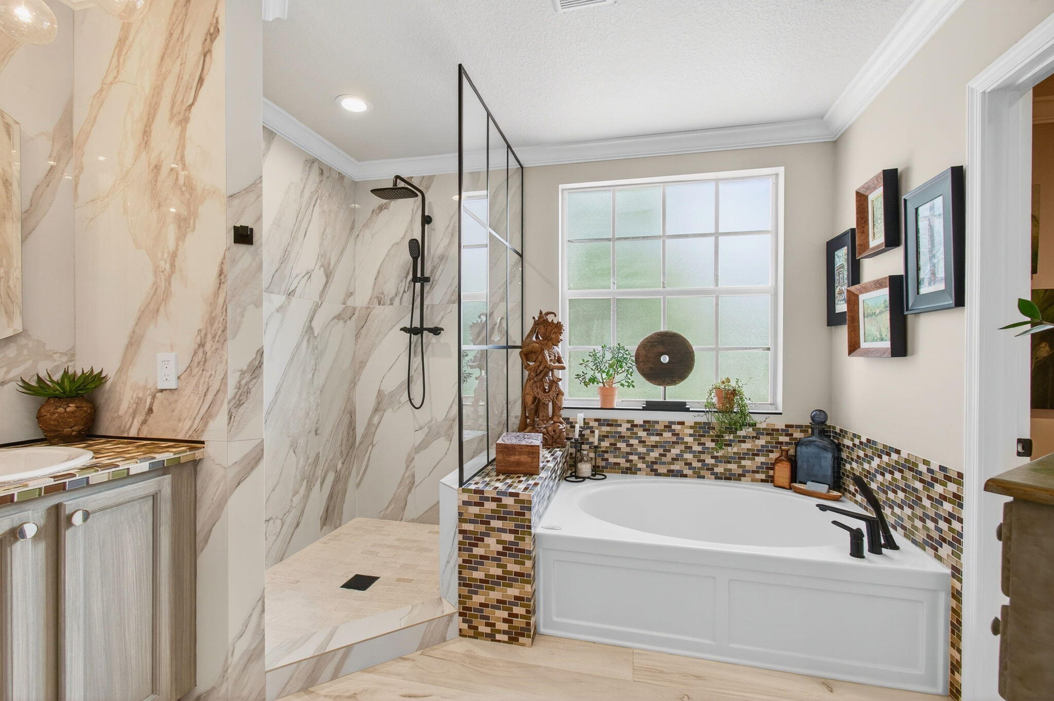 4524 Highgate Drive Delray Beach, FL 33445 - Photo 32 of 68 primary soaking tub