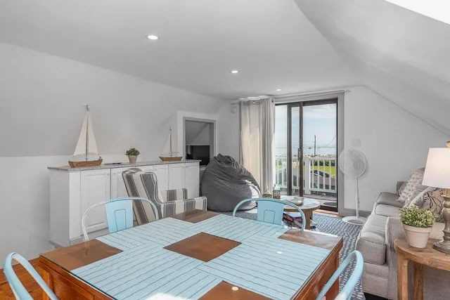 $3,100 | 1497 Ocean Boulevard, Unit #1 CARRIAGE HOUSE, Rye, NH 03870