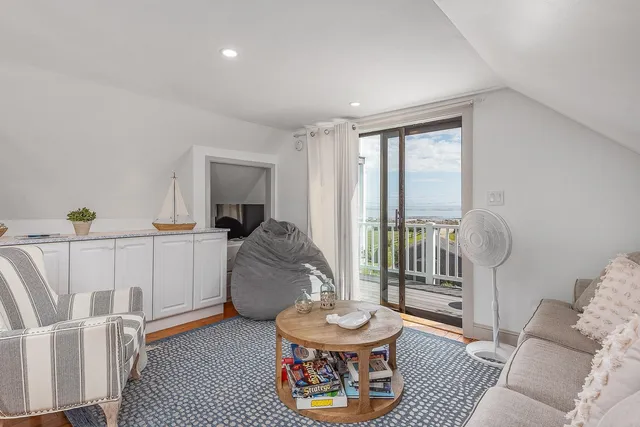 $3,100 | 1497 Ocean Boulevard, Unit #1 CARRIAGE HOUSE, Rye, NH 03870