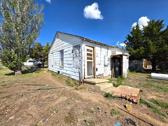 a view of a house with a yard and garage