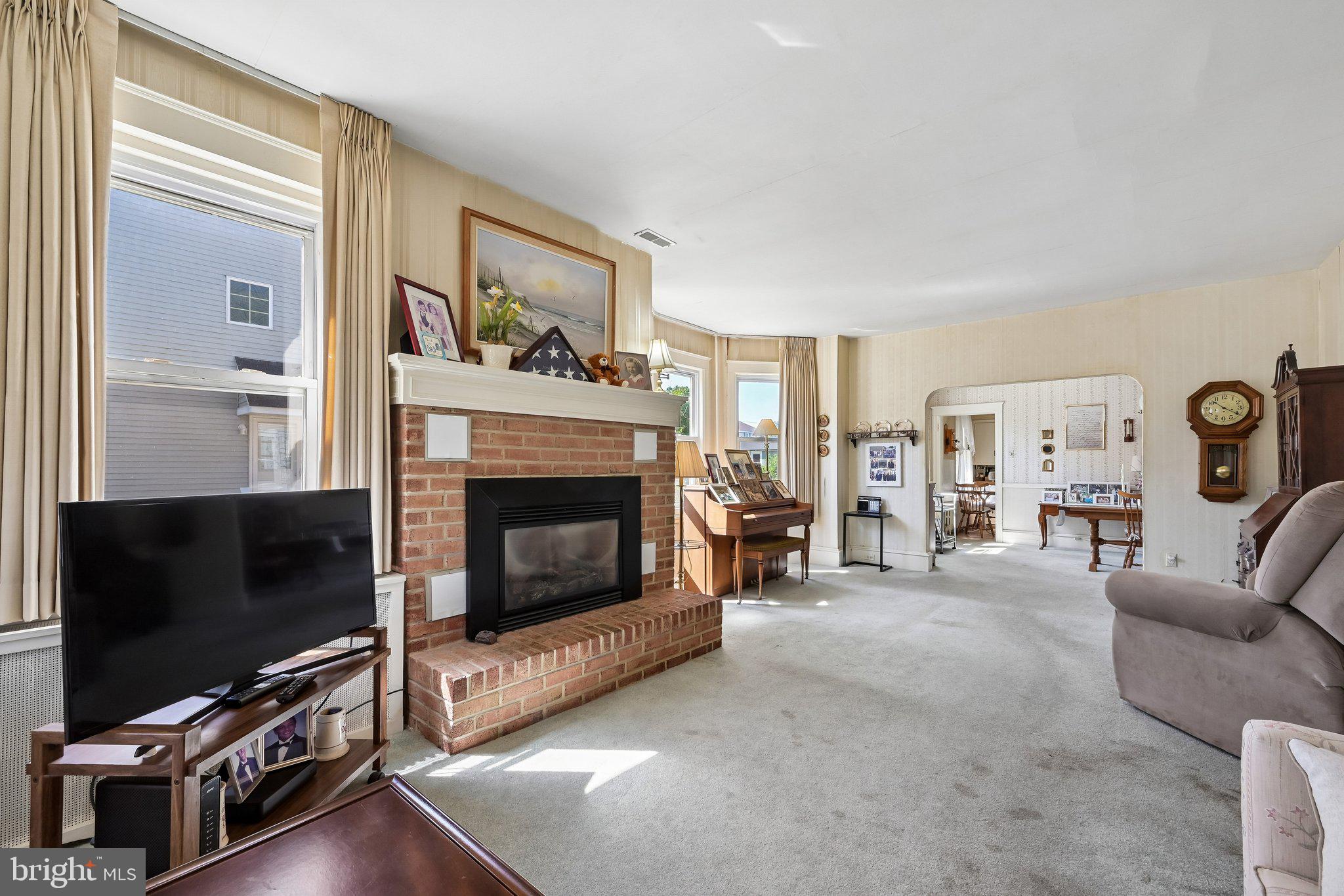 228 Heulings Avenue Riverside, NJ 08075 - Photo 5 of 24 Living Room