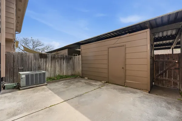 a view of a garage