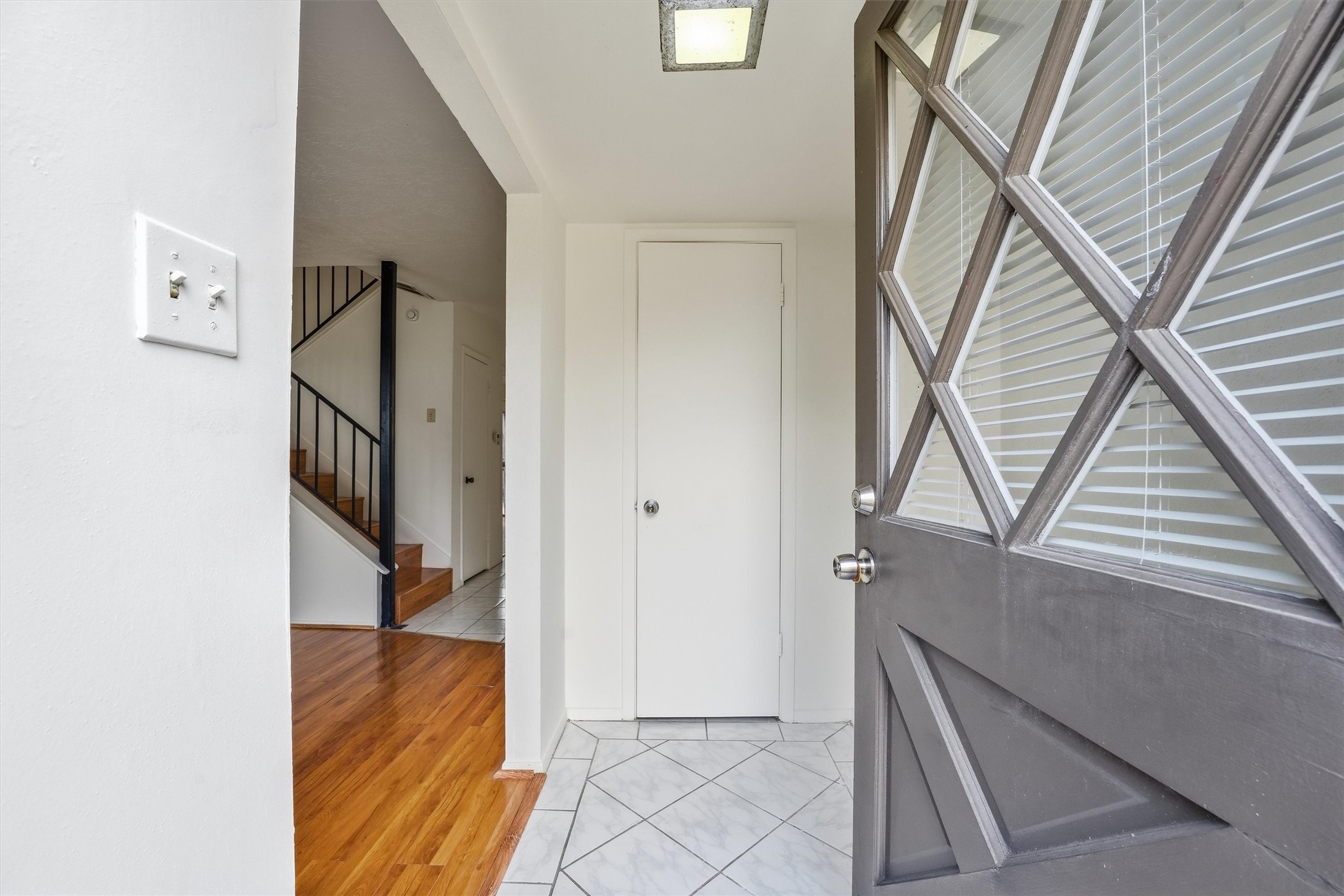 12447 Sharpview Drive, Unit 2447 Houston, TX 77072 - Photo 3 of 28