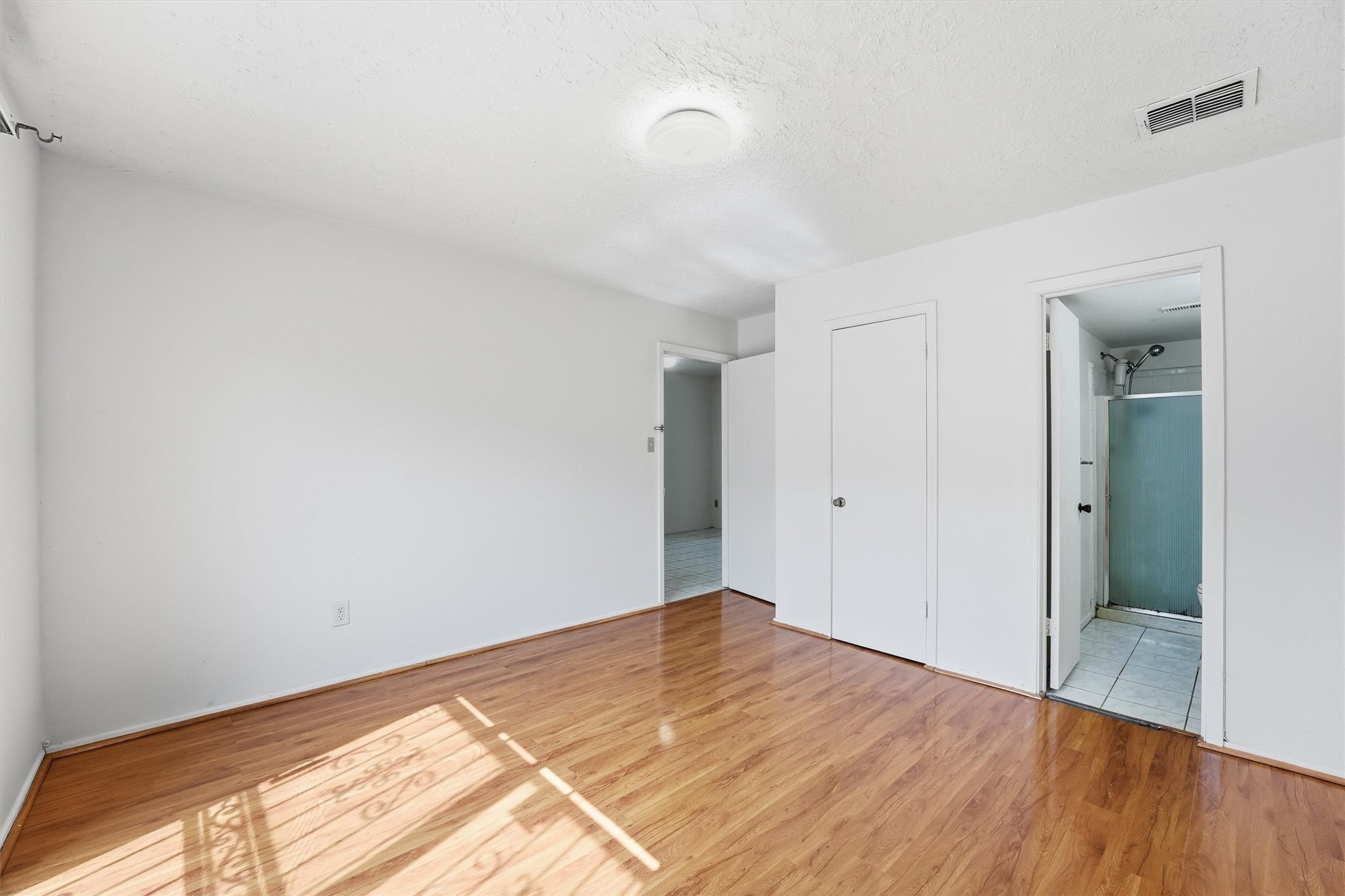 12447 Sharpview Drive, Unit 2447 Houston, TX 77072 - Photo 7 of 28