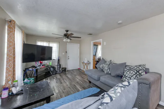 $244,900 | 448 East Tuolumne Street, Fresno, CA 93706