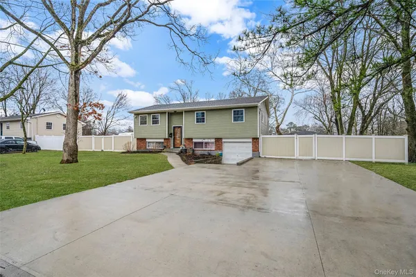 front view of house with a yard