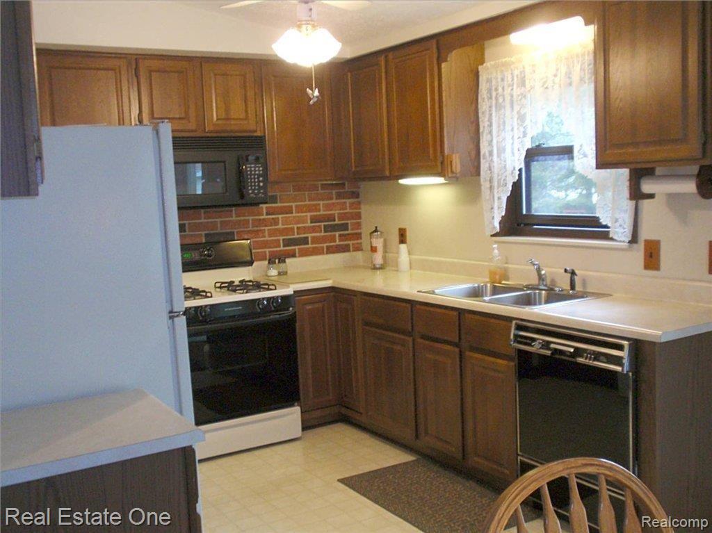 1425 Miller Road Lake Orion, MI 48362 - Photo 4 of 25 Kitchen