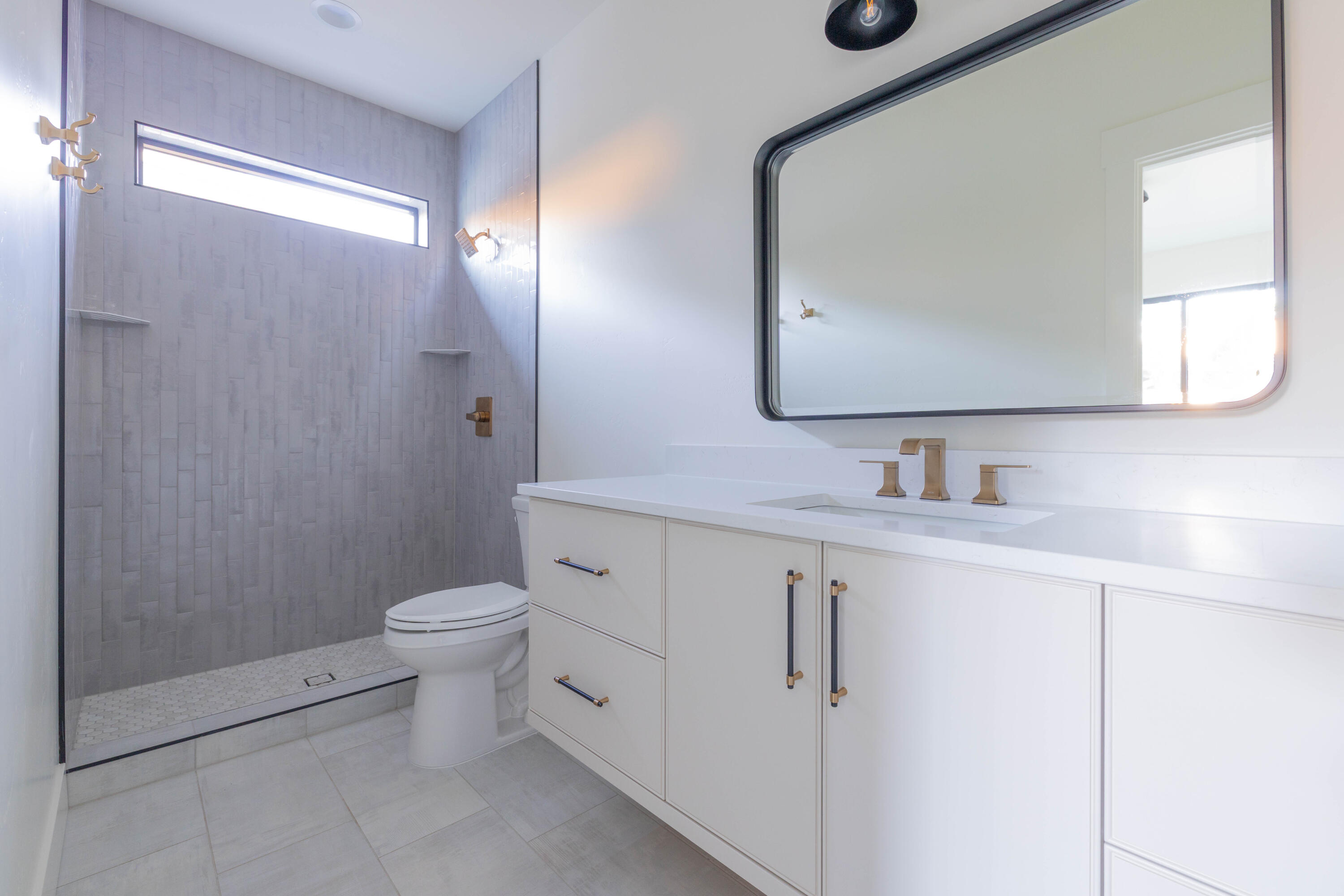 1600 Red Feather Way Hailey, ID 83333 - Photo 19 of 25 Guest Bathroom 1