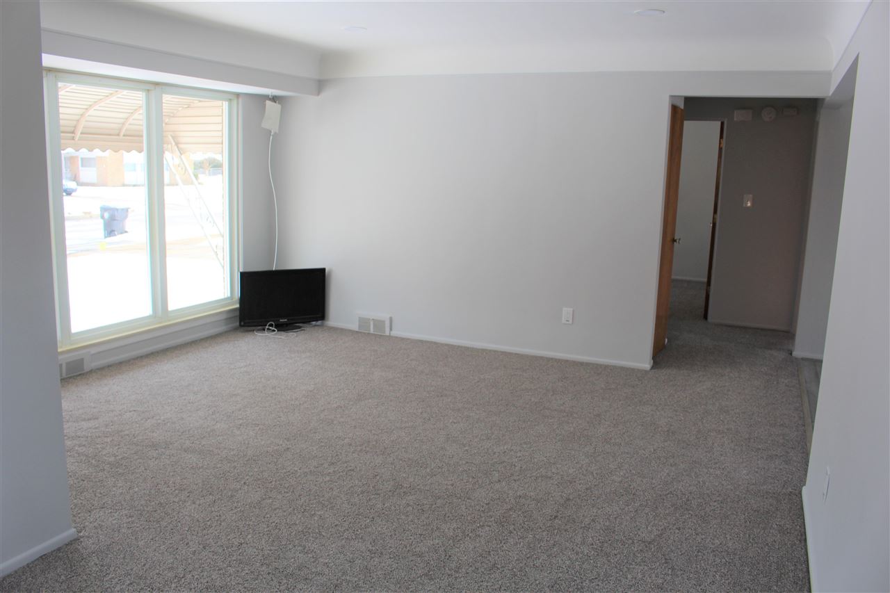 9129 Appleton Avenue Redford, MI 48239 - Photo 4 of 23 50065570-3.JPG
