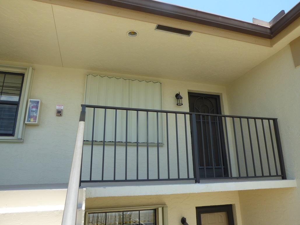 602 Pinecrest Circle, Unit B Jupiter, FL 33458 - Photo 3 of 19 a view of a balcony