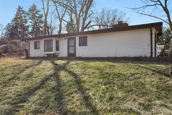 $138,000 | 325 Holiday Hill Drive, Florissant, MO 63033